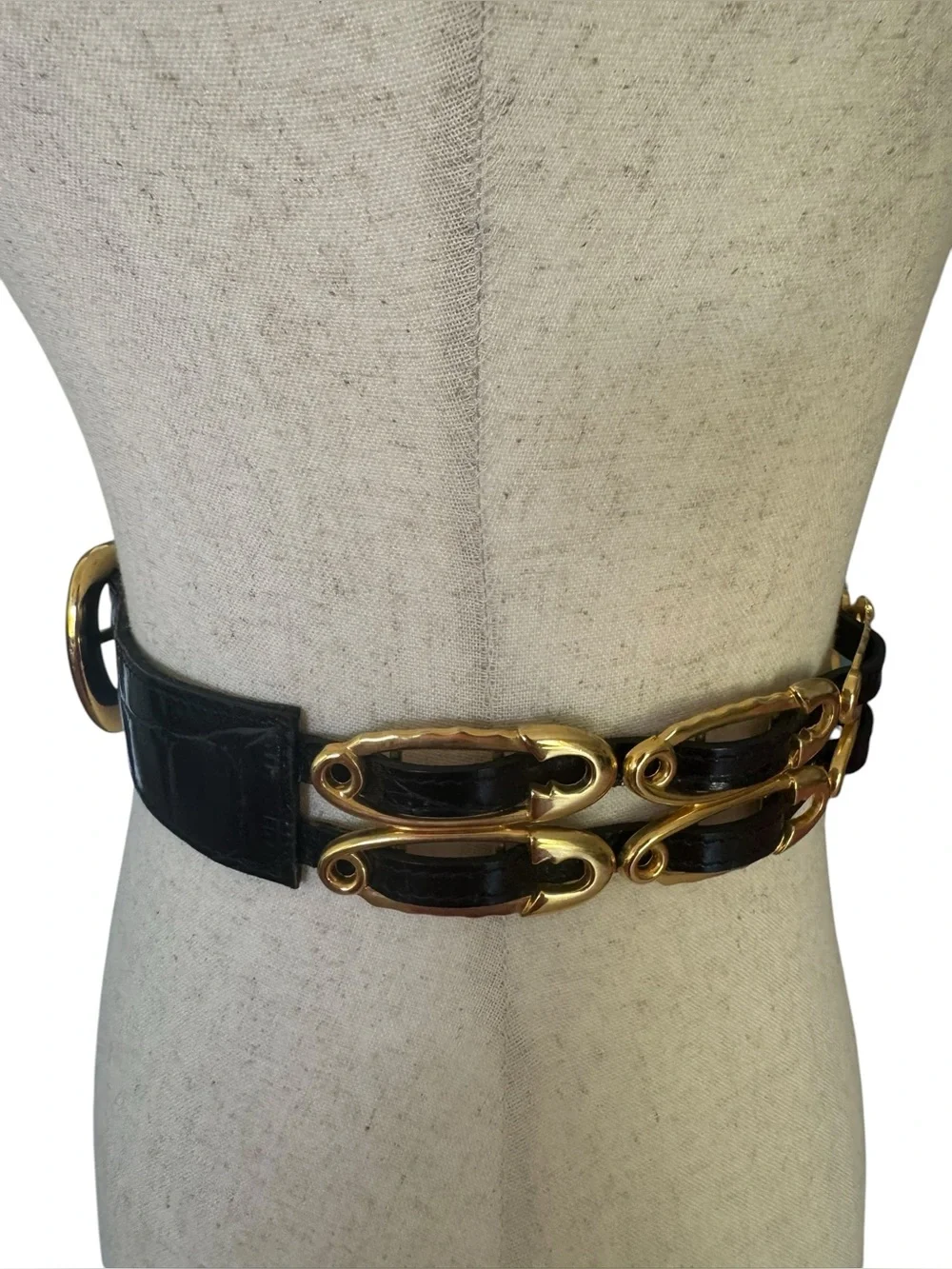 Vintage 90s Avignon Black Croc Embossed Leather Belt with Gold Safety Pin Design